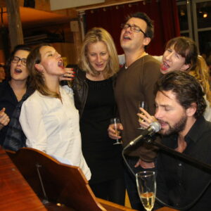 Animation musicale, piano, guitare, chant show privé, chanson française, pop, karaoké live