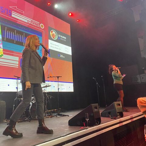 Animation musicale, blind test live, jeu musical, chanson française, pop, karaoké live